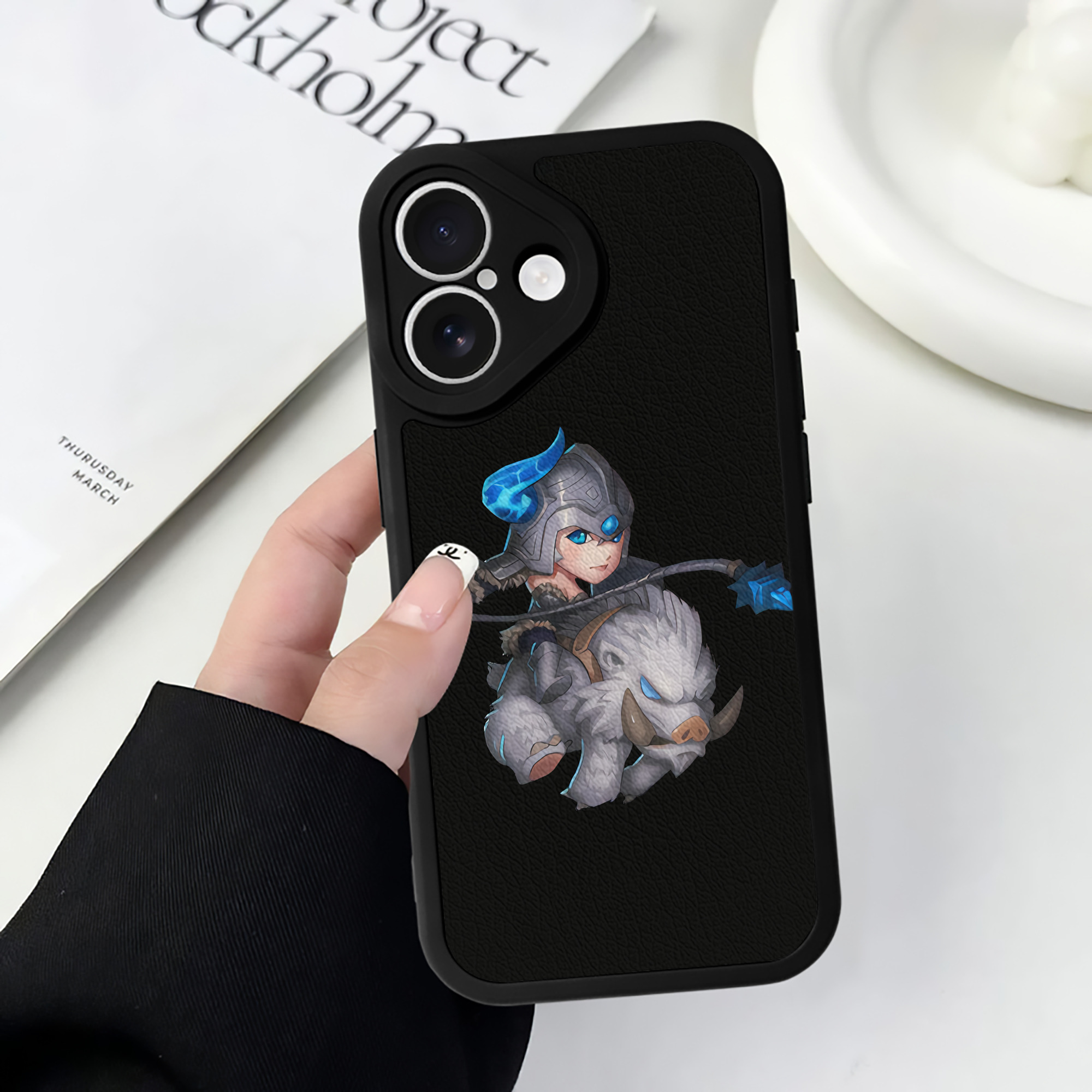 （画像用） リーグ・オブ・レジェンド League of Legends LOL 【iPhone 16シリーズ対応】シリコンスマホケース（レザー調） 材質：シリコン